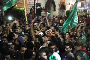 Celebration in Ramallah of Hamas' alleged capture of an IDF soldier during Operation Protective Edge. (Issam Rimawi/Flash90)