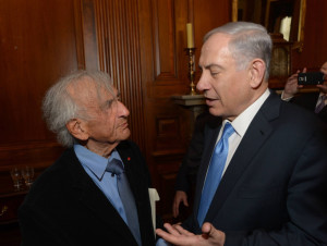 Nobel prize winner and Holocaust survivor Elie Wiesel with Netanyahu, prior to the speech. (Amos Ben Gershom/ GPO)