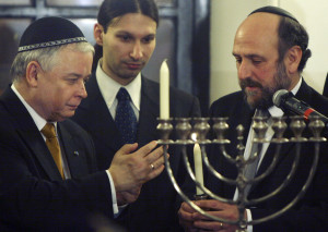 Poland's President visits a synagogue