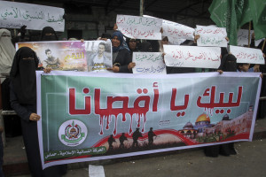 Women in Gaza hold banners lauding Palestinian terrorists. (Abed Rahim Khatib/ Flash90)