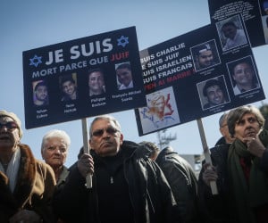 Mourners in Paris hold signs saying, "I am dead, because I'm a Jew." (Miriam Alster/Flash90)