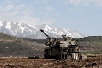 Israeli artillery seen preparing to strike back into southern Lebanon. (Flash90)