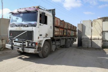 A truck crosses from Israel into Gaza. (Abed Rahim Khatib/Flash90)