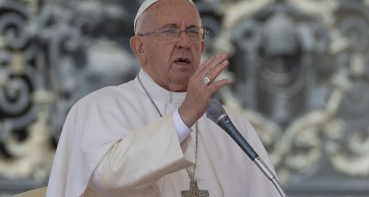 Pope Francis meets European chief rabbis, condemns anti-Semitism