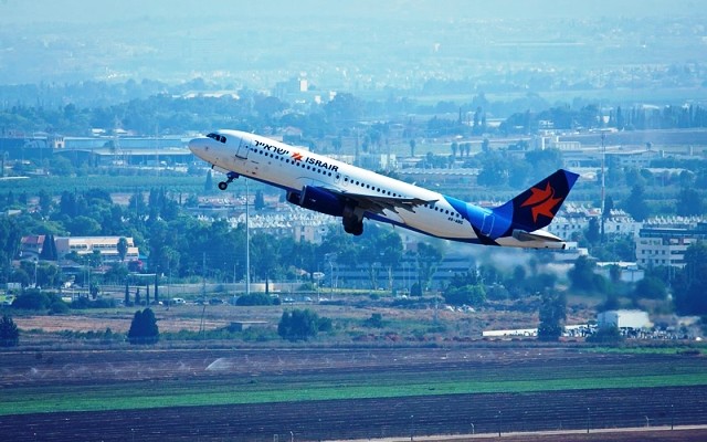 Ben Gurion Airport workers declare weekend strike