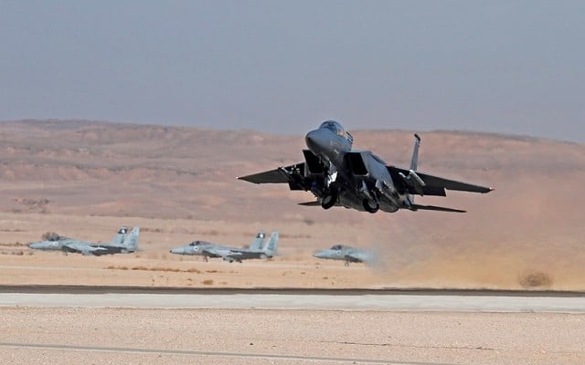 Report: Israeli Air Force bombs targets in Lebanon