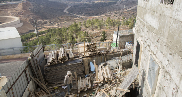 Construction in the Ramat Shlomo neighborhood in Jerusalem. (Yonatan Sindel/Flash90)