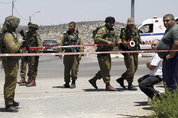 Palestinian terrorist killed after stabbing Border Policeman