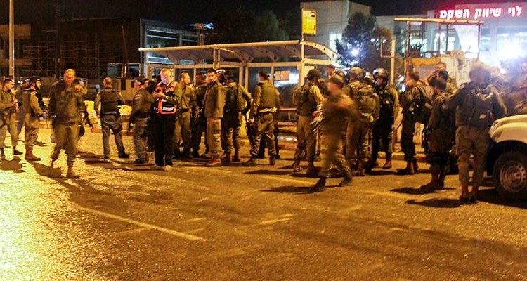 Israeli Soldier Stabbed by Terrorists in Gush Eztion, Assailants Shot