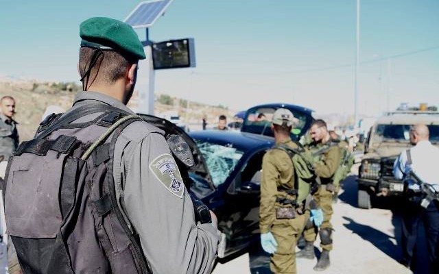 Palestinian terrorist wounds 4 Israelis in car attack