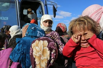 Syrians flee ISIS in Syria