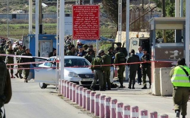 Palestinian terrorist, on PA payroll, shoots, wounds 3 IDF soldiers