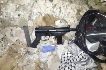 Weapons seized in a previous sting. (Shin Bet spokesperson)