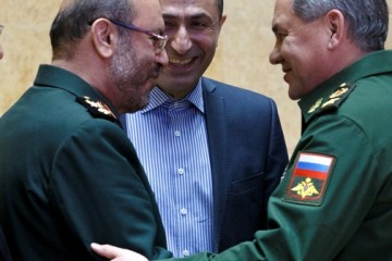 Russian Defense Minister Sergei Shoigu (R) and Iranian Defense Minister Hossein Dehghan