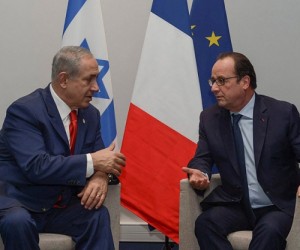 Israeli Prime Minister Benjamin Netanyahu meets with French President François Hollande during the COP21, United Nations Climate Change Conference, in Le Bourget, outside Paris on November 30, 2015. Amos Ben Gershom/GPO
