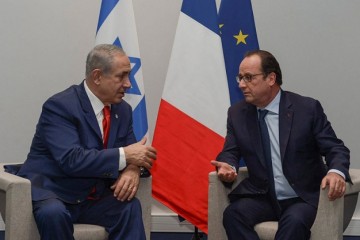 Israeli Prime Minister Benjamin Netanyahu meets with French President François Hollande during the COP21, United Nations Climate Change Conference, in Le Bourget, outside Paris on November 30, 2015. Amos Ben Gershom/GPO