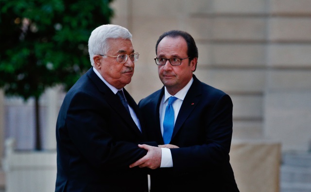 French president meets Abbas, stresses ‘fragility of Mideast’