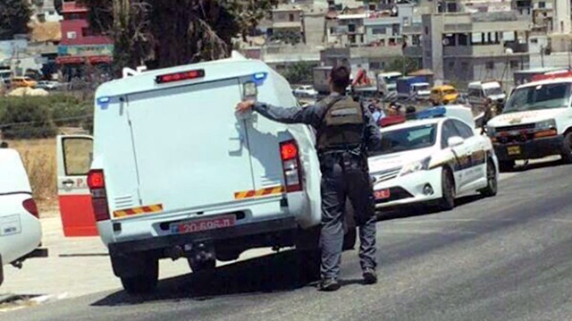 Palestinian terrorist wounds 2 IDF soldiers in attack