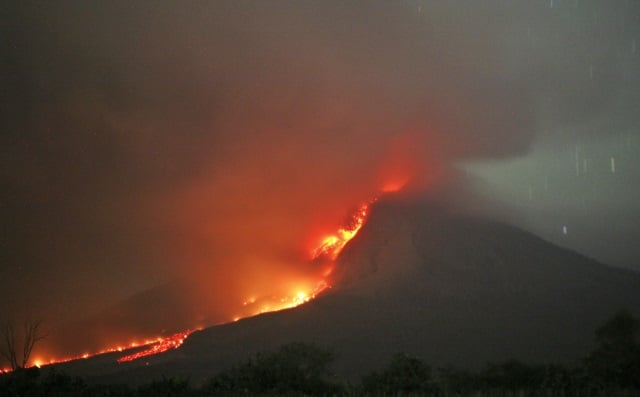 3 volcanos erupt in Indonesia