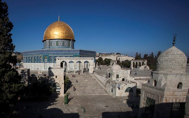 Police arrest Palestinians for illegal construction on Temple Mount