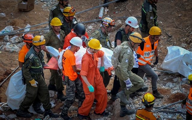 Rescue units pull last body from Tel Aviv building collapse