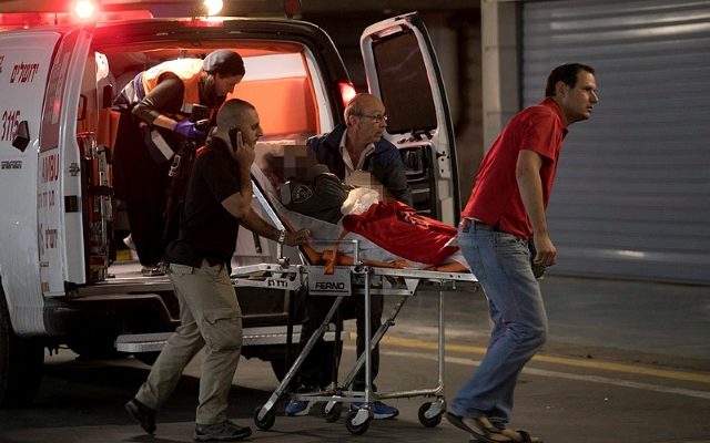Palestinian terrorist wounds 3 policemen in attack