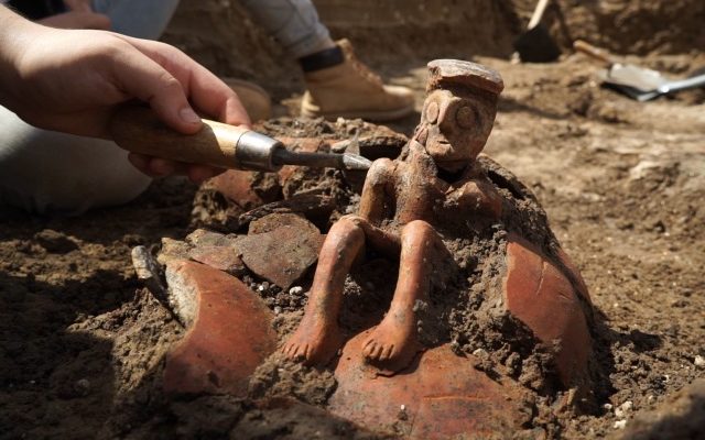 Unique 3,800 year-old statuette uncovered in central Israel