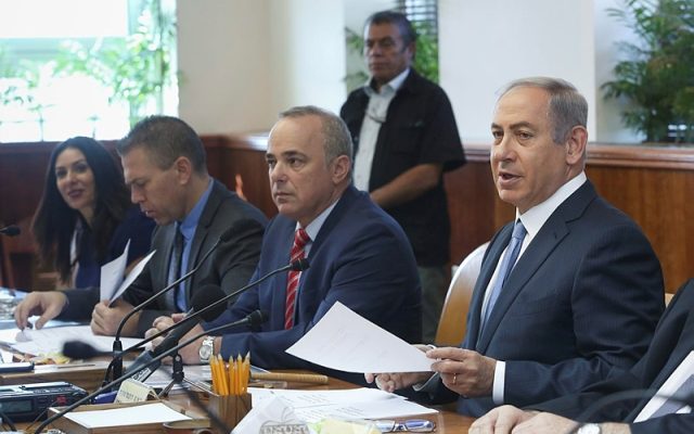 Netanyahu to ministers: Remain silent on US elections
