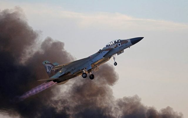 Informe: Israel bombardea objetivos en Siria provocando explosiones masivas