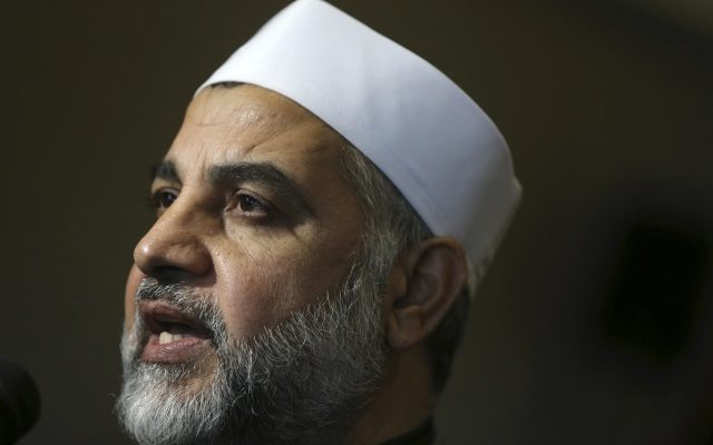Muslim cleric with ties to Hamas fights deportation from US