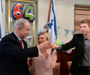 Yair Netanyahu (R) and PM Netanyahu