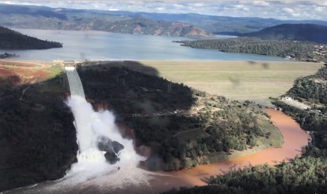 California dam blows; thousands evacuated