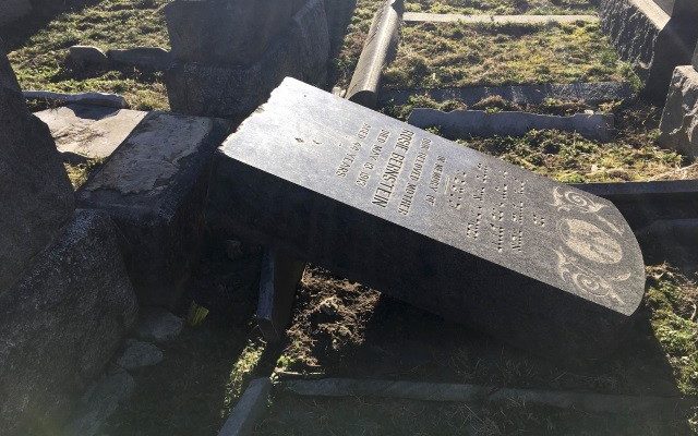 Damage at Jewish cemetery in Brooklyn: Vandalism or neglect?