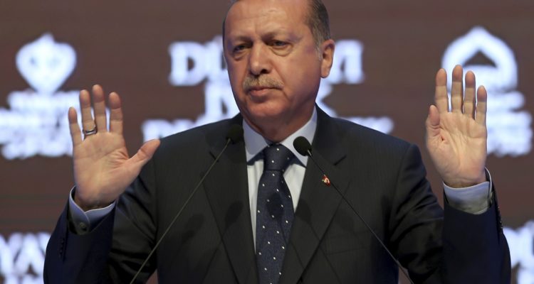 EU officials stand behind Holland in diplomatic spat with Erdogan