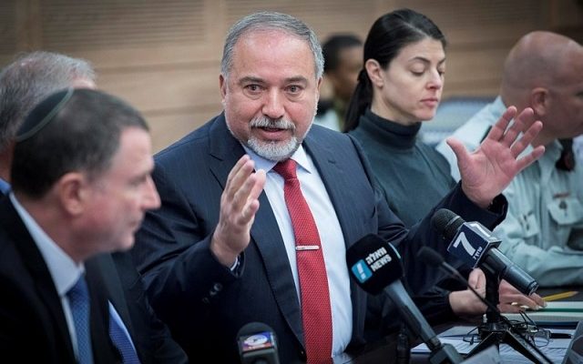 Israeli Defense Minister argues against disbanding coalition