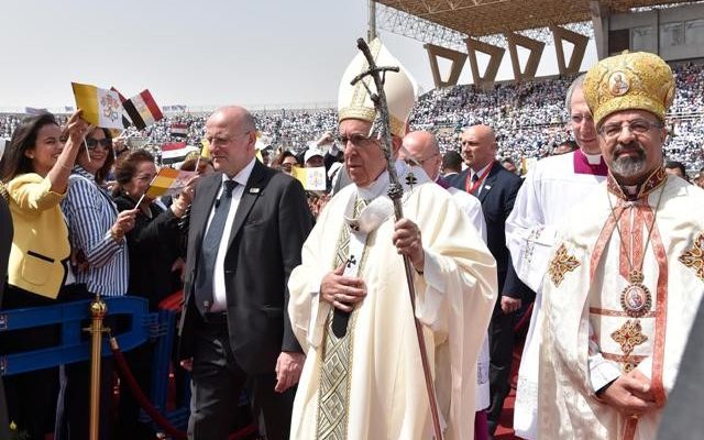 Pope celebrates open-air Mass in Cairo amid Islamic threats