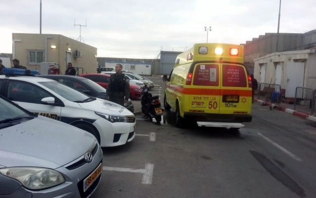 Palestinian terrorist wounds IDF soldier in stabbing attack
