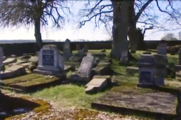 Waldwisse cemetery desecrated