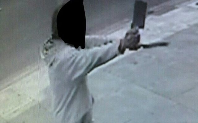 UK: Armed man warns Jewish girls to ‘run before I kill you’