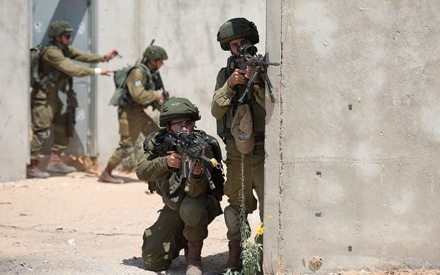 Israeli businesses to be fined for refusing service to IDF soldiers