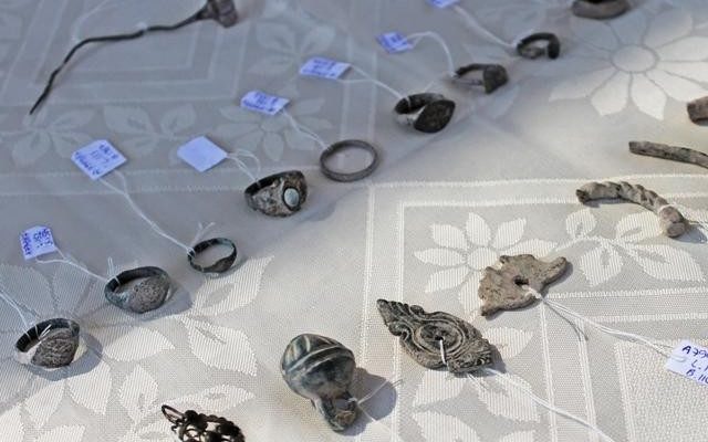 Israeli students discover extraordinary 900-year-old collection of women’s jewelry