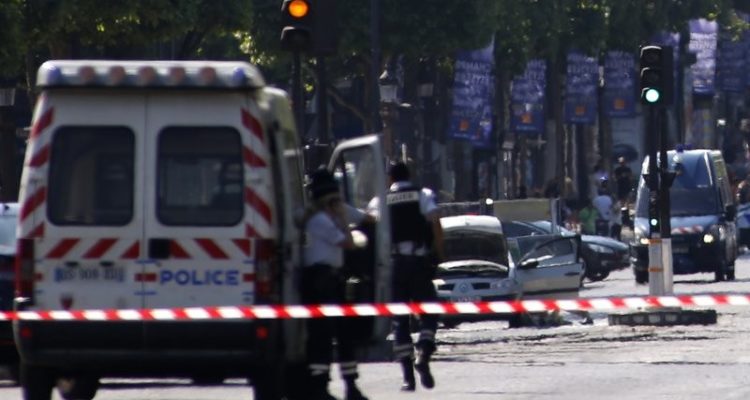 Islamic terror attack on security forces in Paris fails