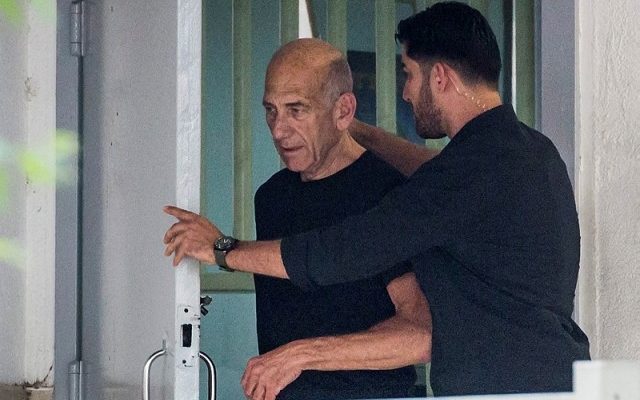 Former PM Olmert goes home after serving partial sentence