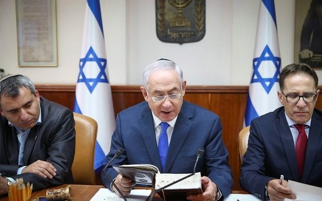 Netanyahu reads from Bible to prove Hebron’s Tomb of Patriarchs is Jewish