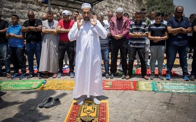 Palestinians continue boycott of Temple Mount