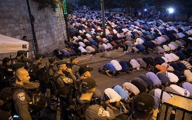 Palestinians continued Temple Mount riots despite removal of metal detectors