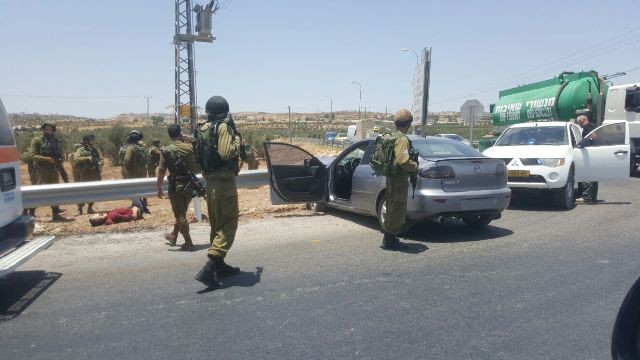 Palestinian terrorist wounds IDF soldier in attack