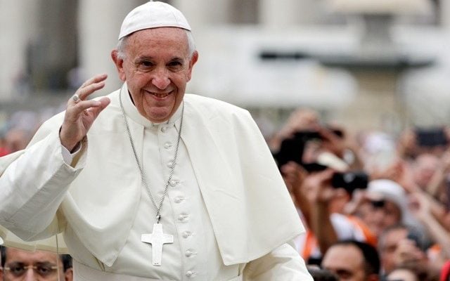 Pope celebrates Palm Sunday mass without public