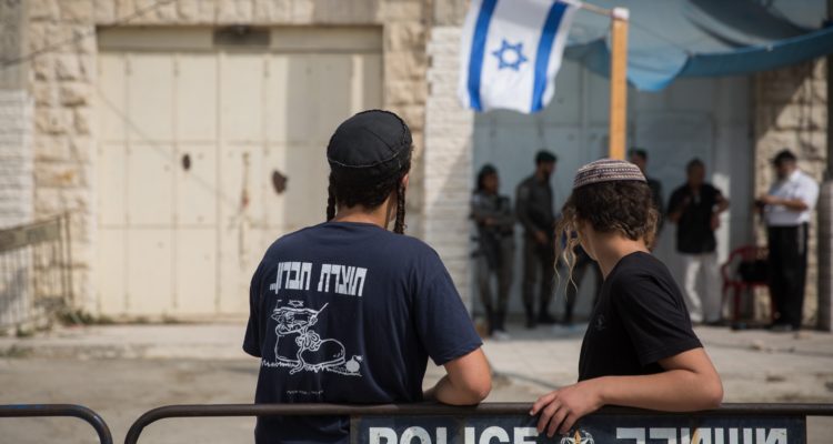 Court trying to force Israelis to leave Hebron compound