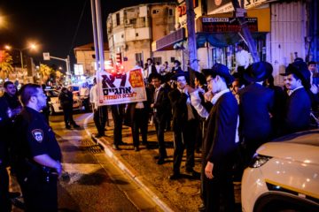 Ultra-Orthodox Jews protest recruitment into IDF. (Kobu Richter/TPS)